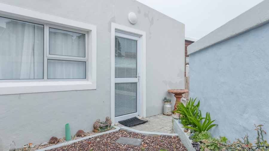 To Let 2 Bedroom Property for Rent in Agulhas Western Cape